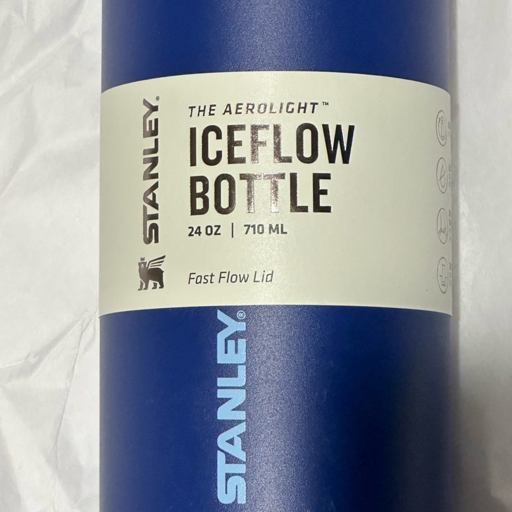 Stanley Royal Blue Aérolite IceFlow Bottle 24oz - NWT